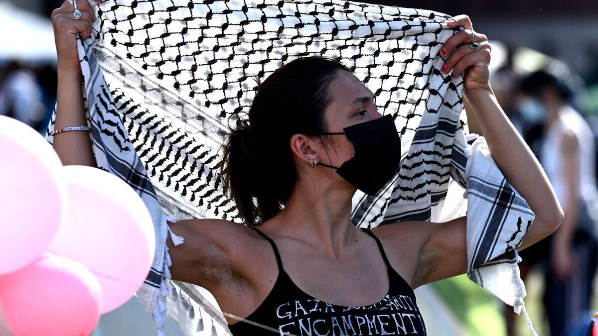 Montée des tensions entre étudiants propalestiniens et la police sur les campus américains