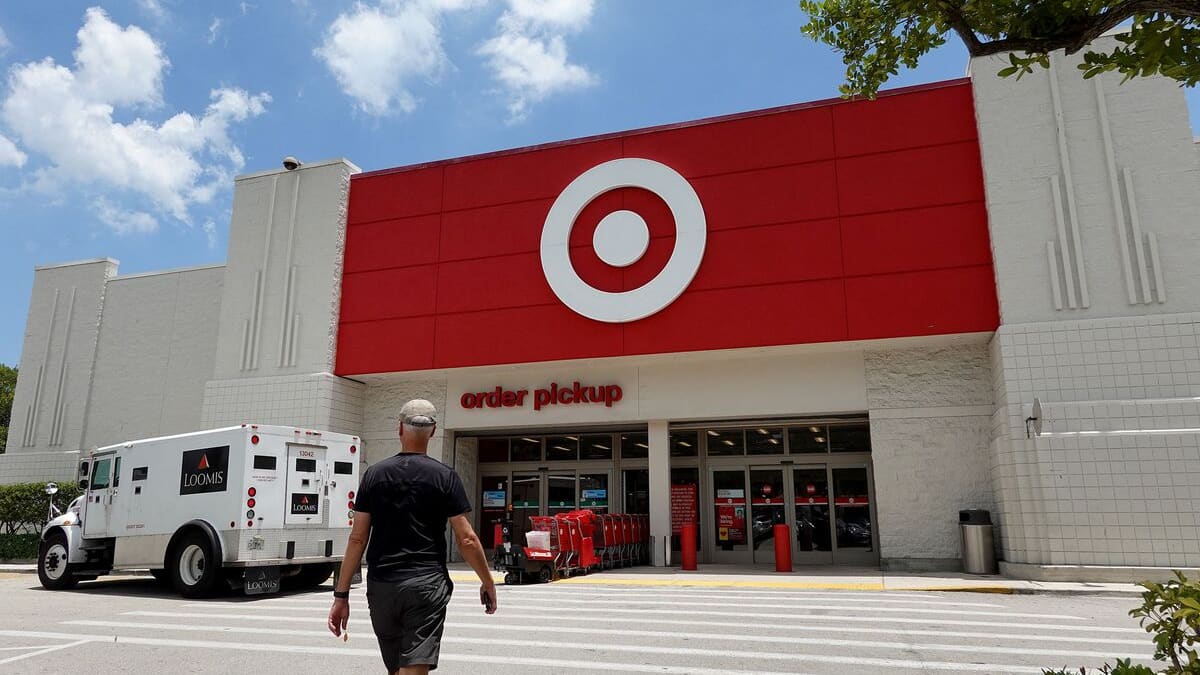 Walmart, Target, Best Buy... Des géants préviennent Trump que ses tarifs vont faire bondir les prix pour les Américains