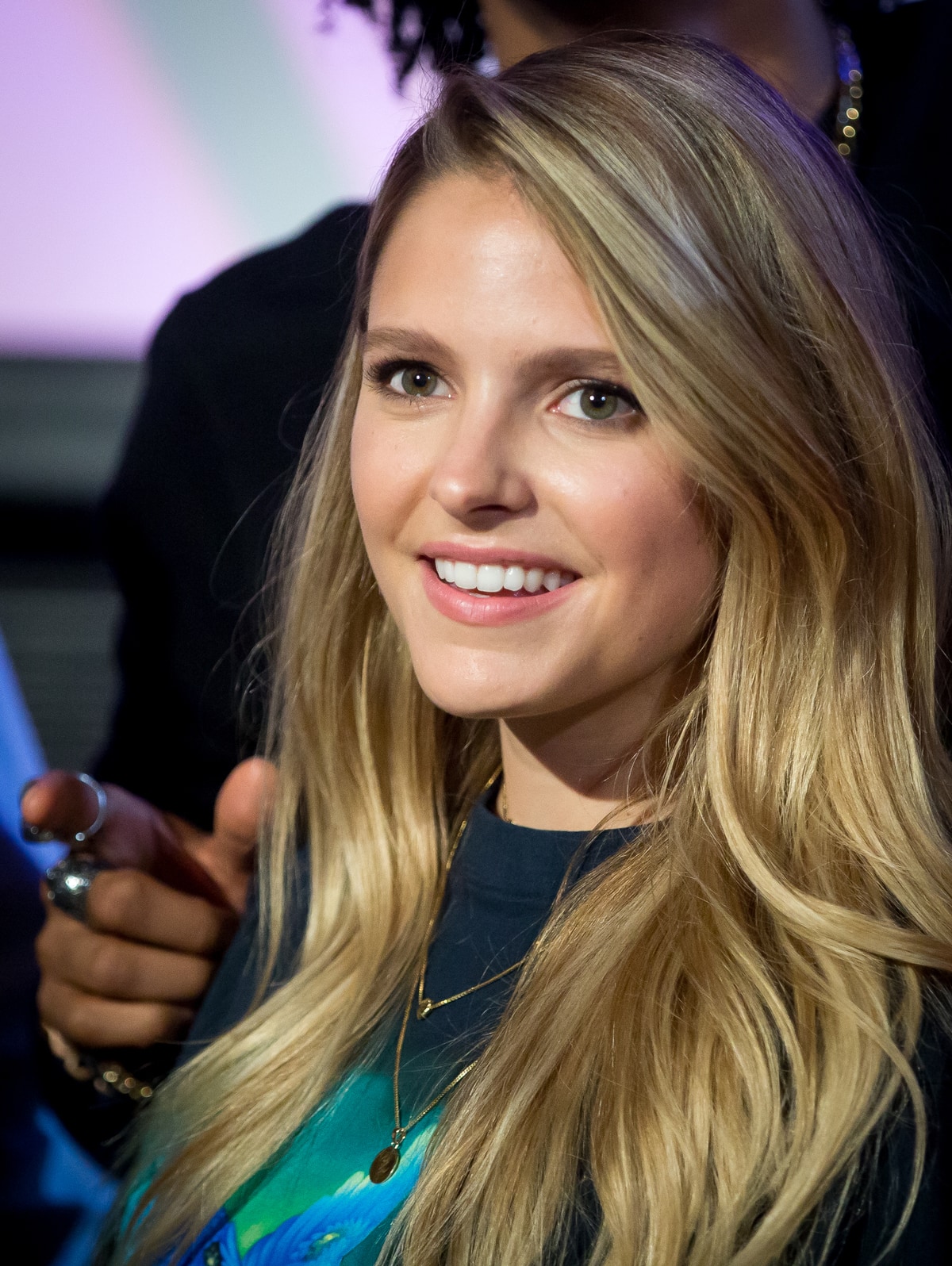 Sarah-Jeanne montre la chambre de son bébé