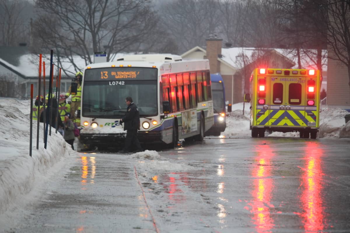 Une adolescente &eacute;cras&eacute;e par un autobus &agrave; Qu&eacute;bec