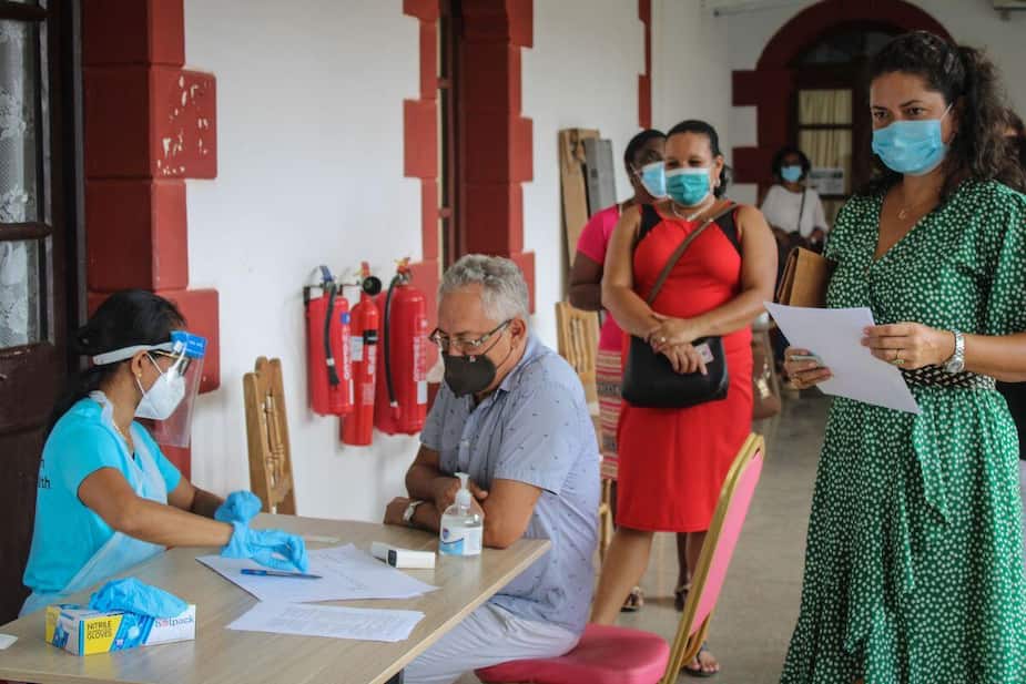 Image principale de l'article Éclosion dans le pays le plus vacciné au monde