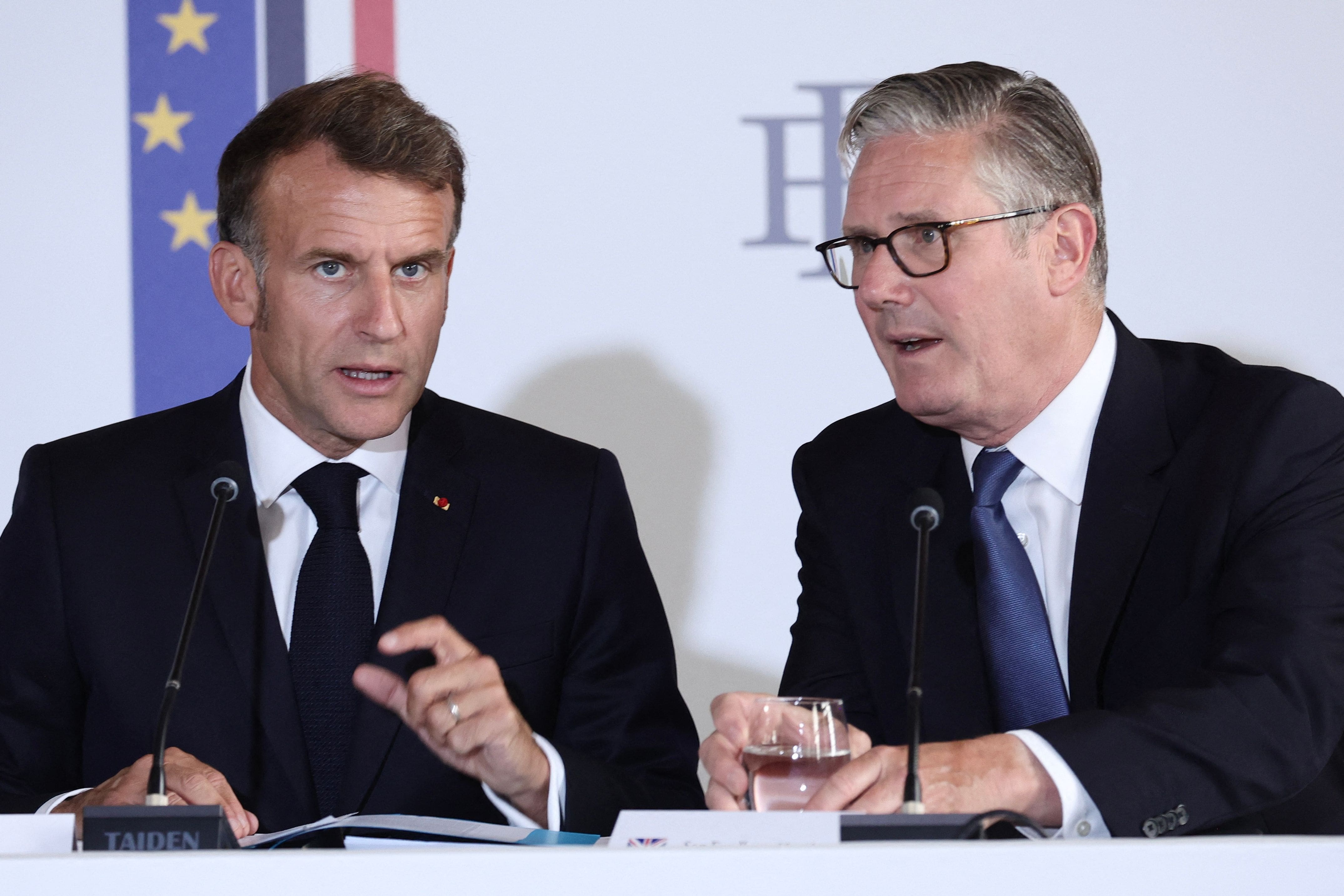 Emmanuel Macron awarded the Legion of Honor to Keir Starmer