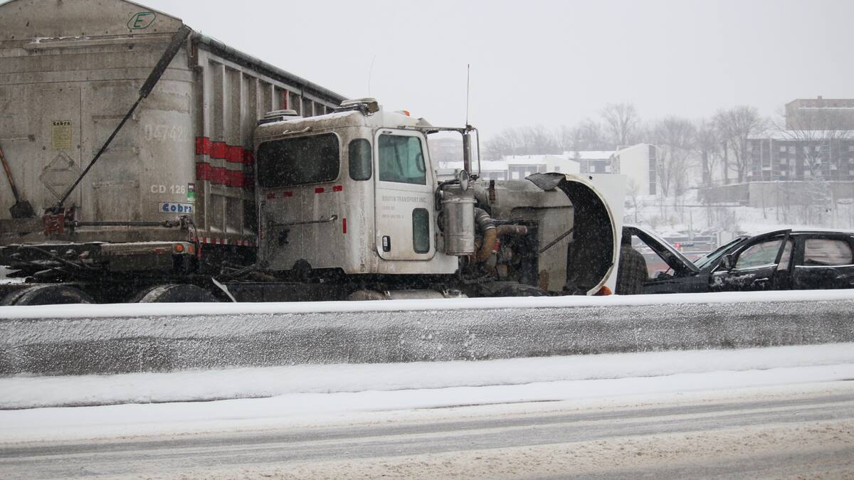 Robert-Bourassa: une collision entraîne la fermeture de l’autoroute en direction nord