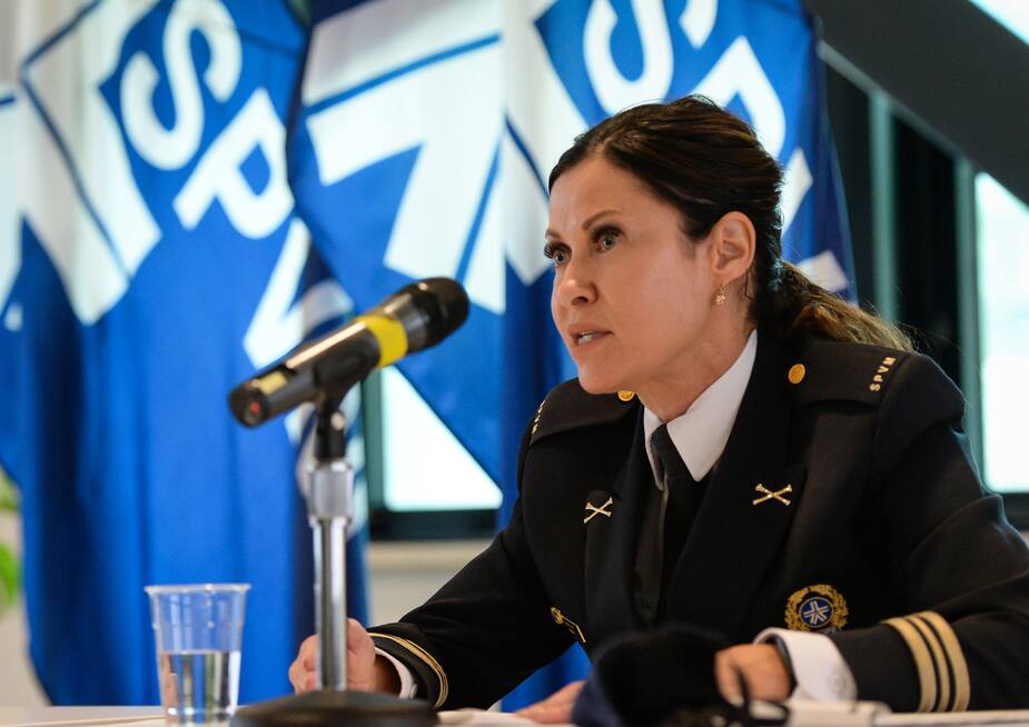 Alors que les fusillades se multiplient dans la métropole, 14 personnes ont été arrêtées et trois autres sont toujours recherchées par la police de Montréal concernant des infractions criminelles en matière d’armes à feu. Ces arrestations surviennent près d’une année après une tentative de meurtre ayant eu lieu le 5 octobre 2019, dans le quartier Côte-des-Neiges. Sur la photo, on aperçoit l’inspectrice au Service des enquêtes criminelles du SPVM Christine Christie, lors d'une conférence de presse tenue au quartier général du SPVM, le mardi 22 septembre 2020.
MAXIME DELAND/AGENCE QMI