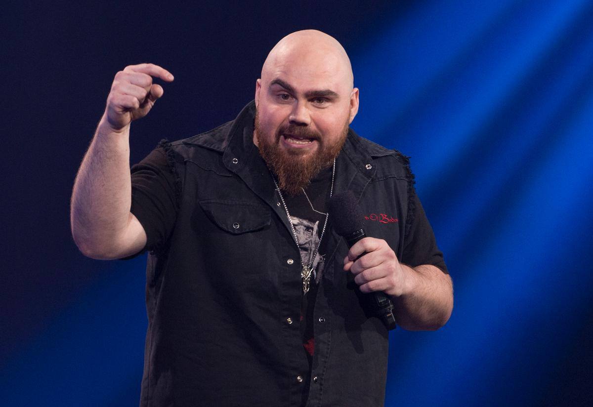 Mouvement #Moiaussi: l'humoriste Alex Douville poursuit ...