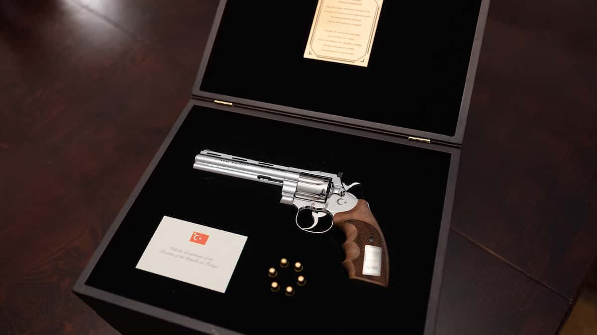A revolver and 6 bullets: “My maple syrup gift was a little out of sync,” says Mark Carney A revolver and 6 bullets: “My maple syrup gift was a little out of sync,” says Mark Carney