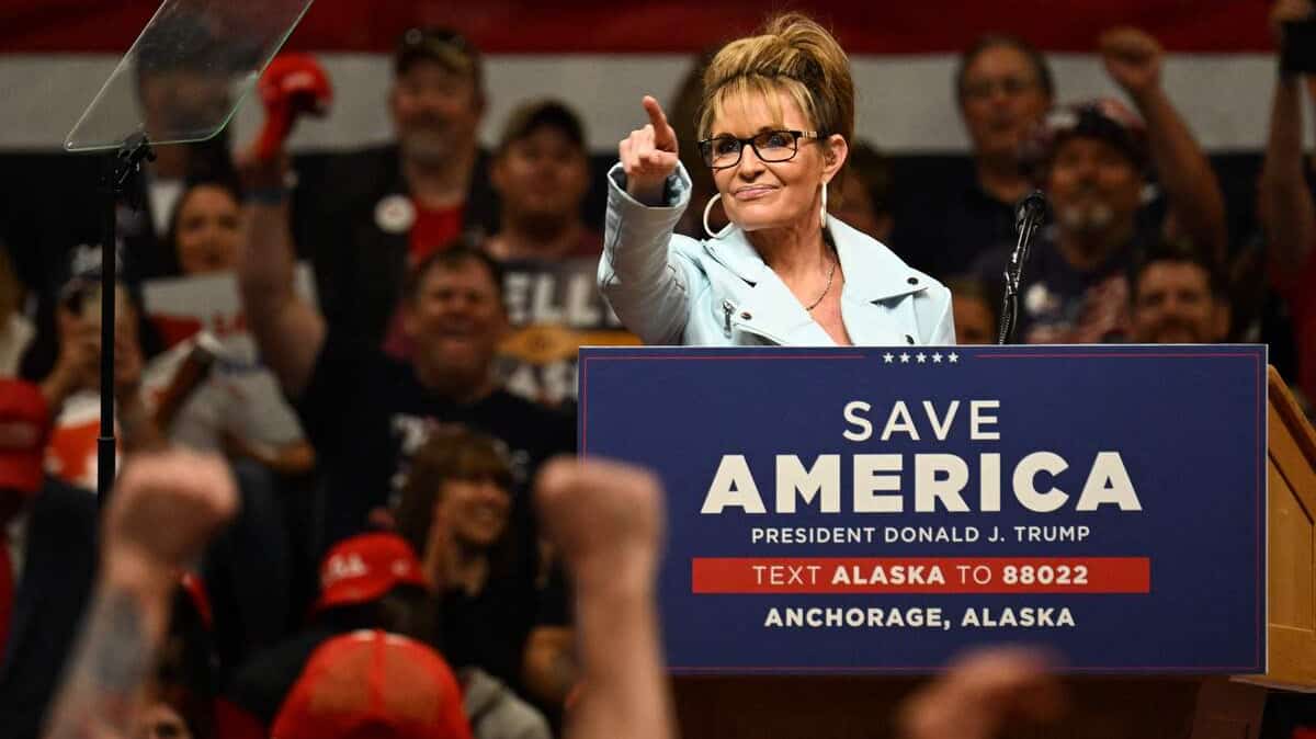 En Alaska, Trump pousse la candidature de Sarah Palin, figure de la droite populiste