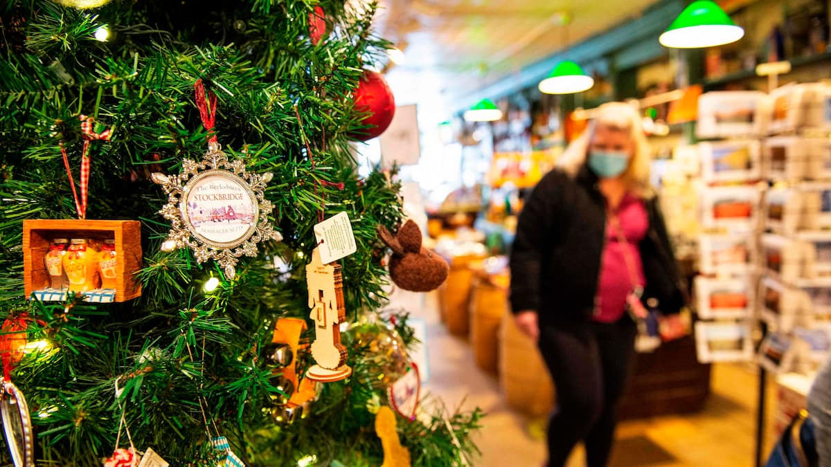 Avant Noël, les commerçants se démènent pour garnir les rayons