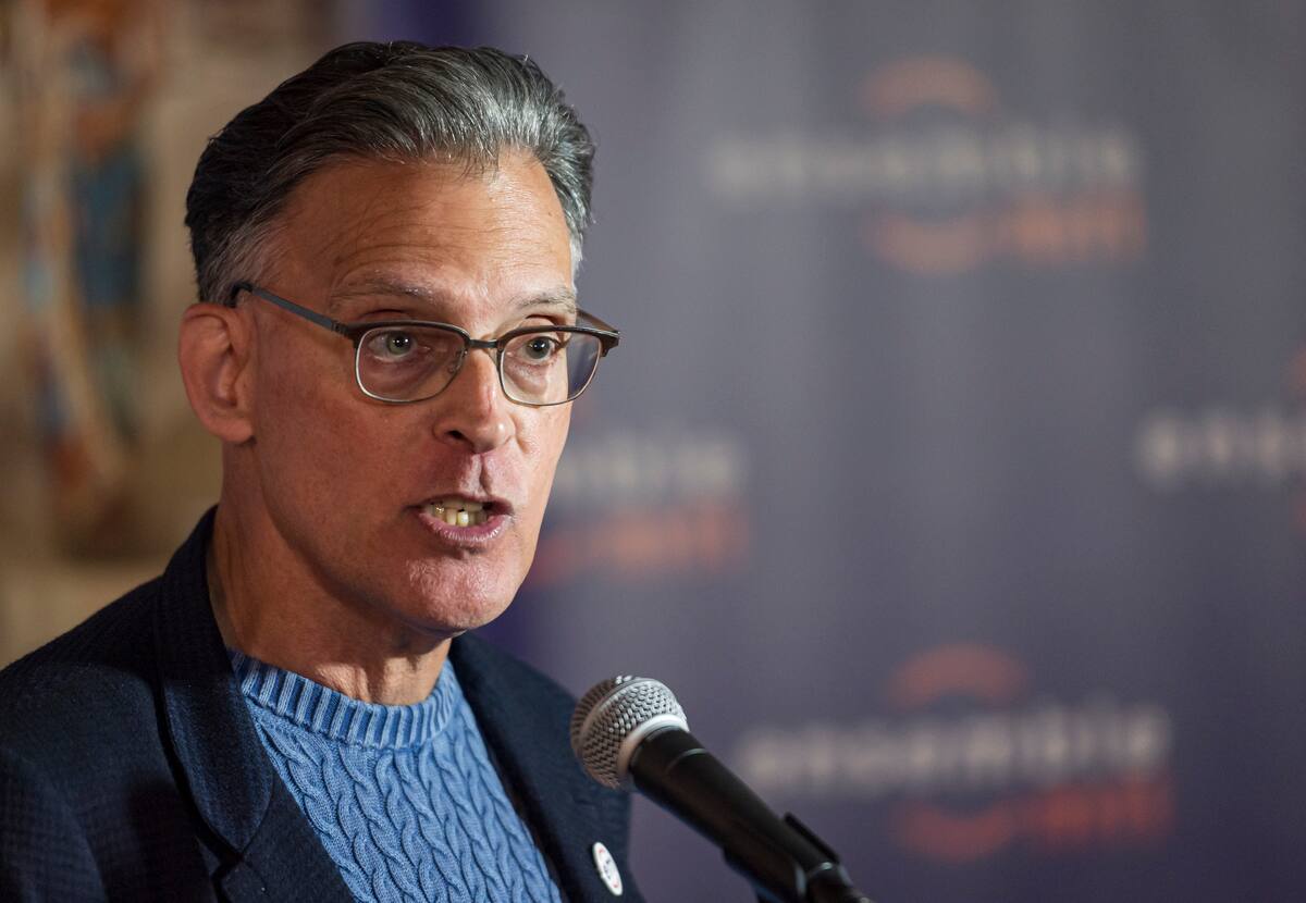 Un &eacute;lu montr&eacute;alais attaque en musique le consulat russe