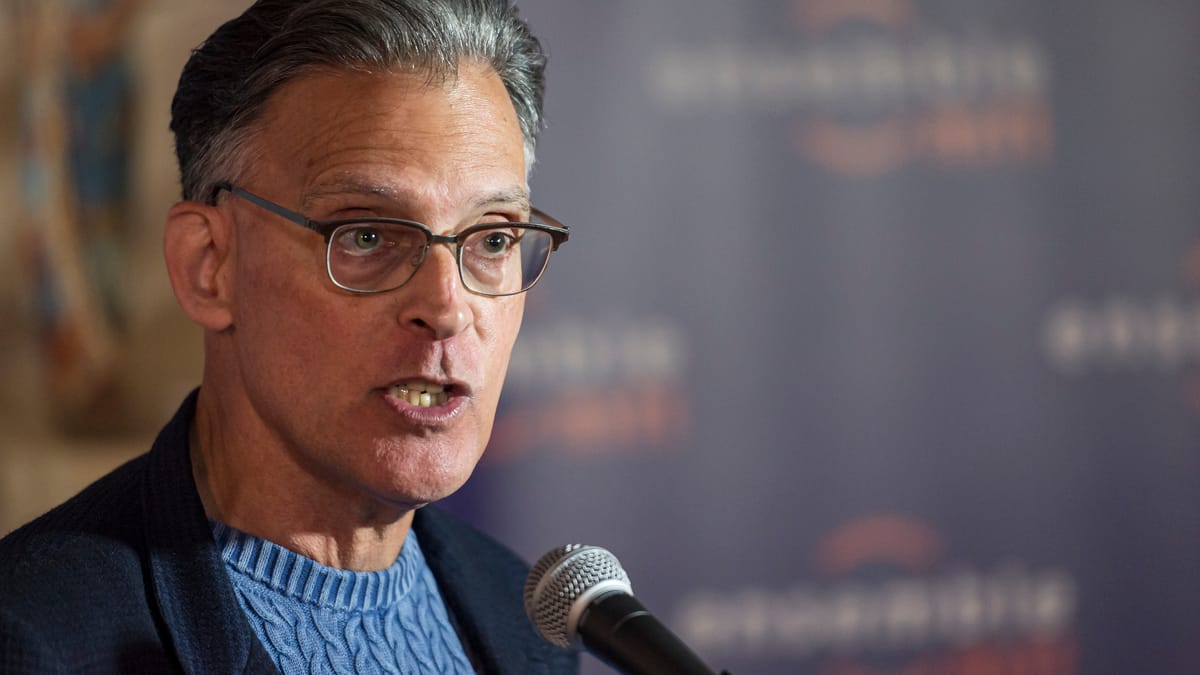 Un élu montréalais attaque en musique le consulat russe