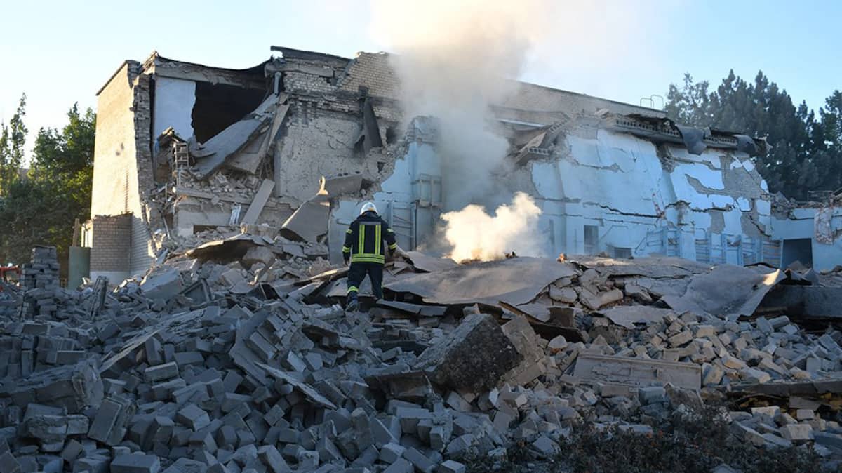 Au moins 12 morts dans des frappes russes sur une ville du centre de l'Ukraine