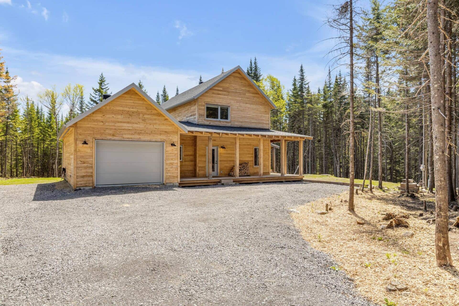 Une maison dans les sentiers de ski pour 699 000$ 