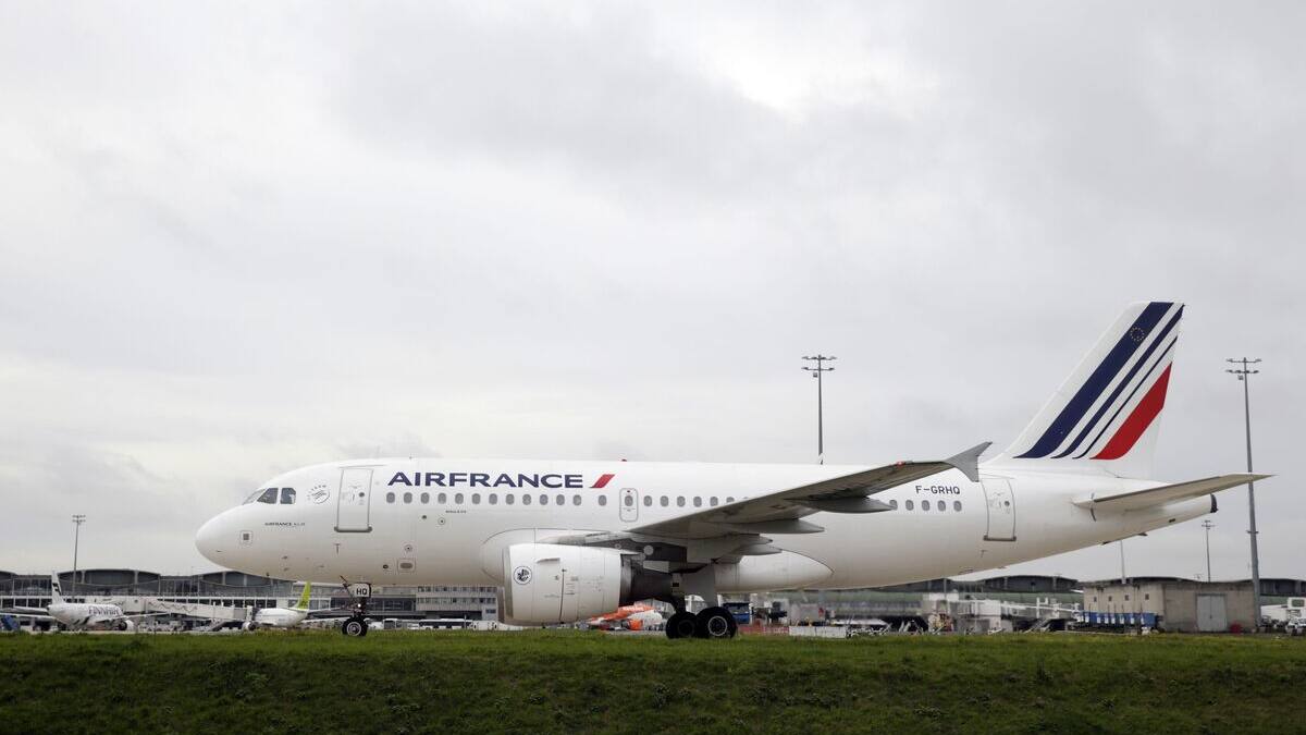 Deux passagers seuls à bord d'un vol commercial de trois heures