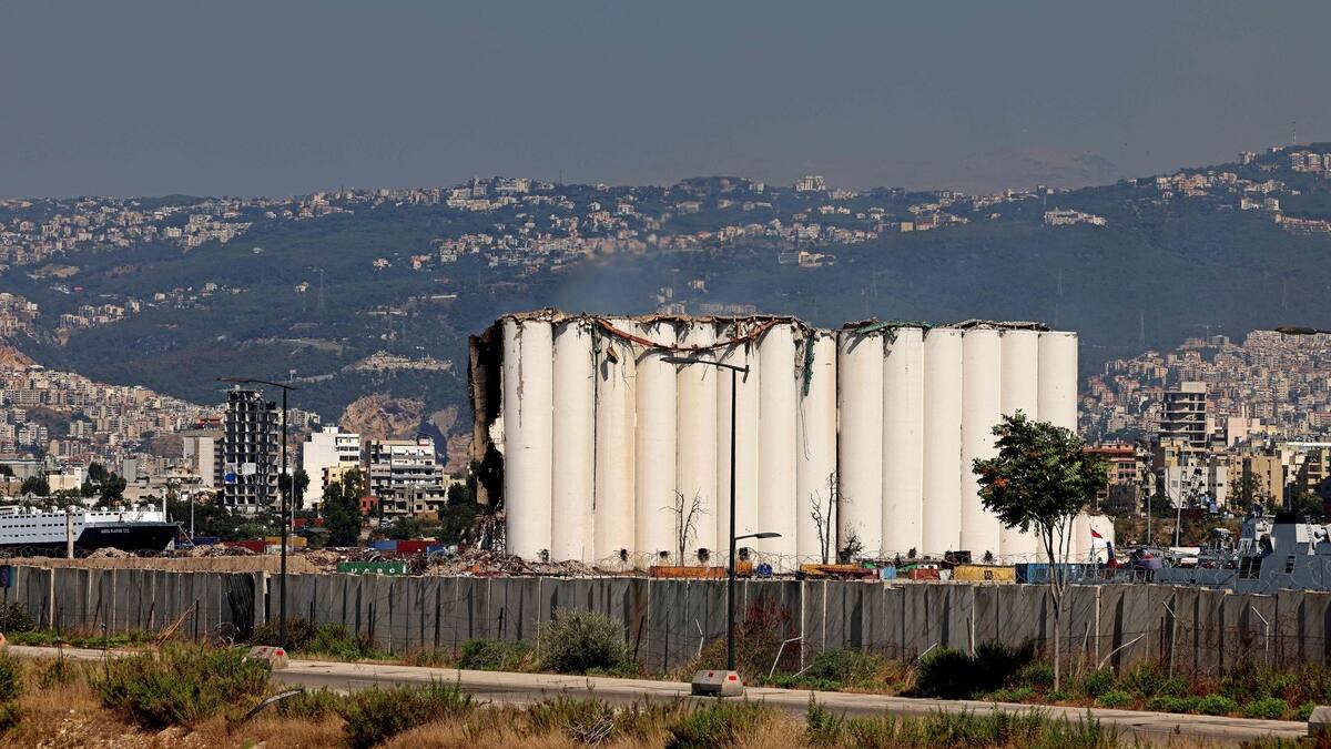 Des silos à grains du port de Beyrouth risquent de s'effrondrer