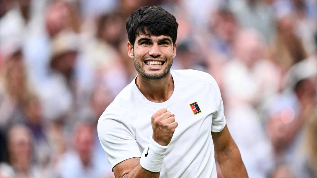 Carlos Alcaraz se rapproche de la finale de Wimbledon - TVA Sports