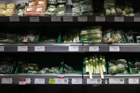 Waste: British supermarket removes best before date on 500 products