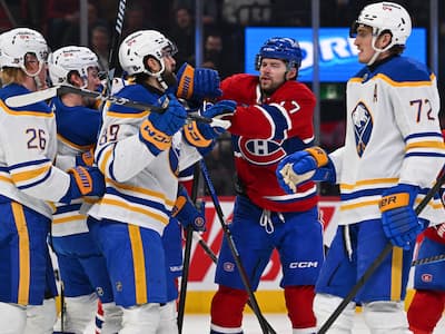 Josh Anderson enviou uma mensagem com Alex Tuch, des Sabres, e janvier dernier, sob os olhos notamment de Rasmus Dahlin (26) e Tage Thompson (72).
