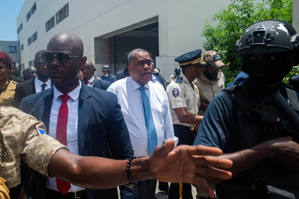Le premier ministre ha&iuml;tien &eacute;vacu&eacute; lors d'une visite apr&egrave;s des tirs de gangs