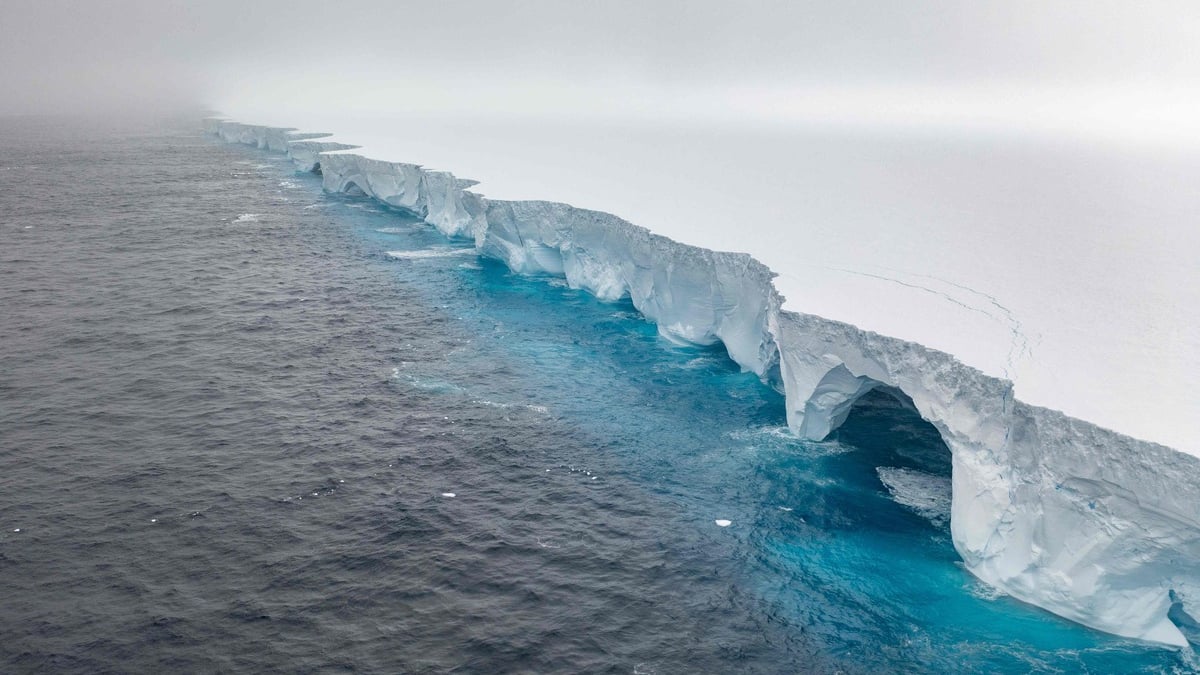 Le plus gros iceberg au monde tourne sur lui-même au milieu de l’Antarctique