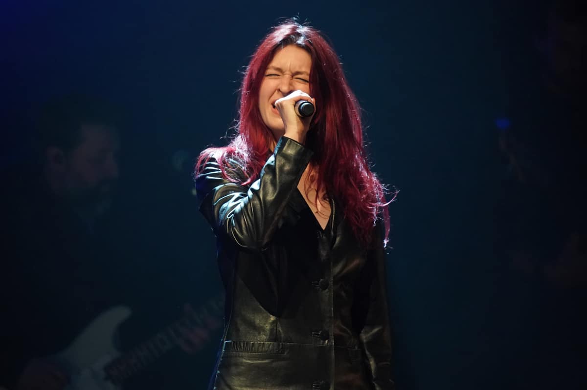 Lou-Adriane Cassidy remporte un prix Juno 5 minutes avant un spectacle