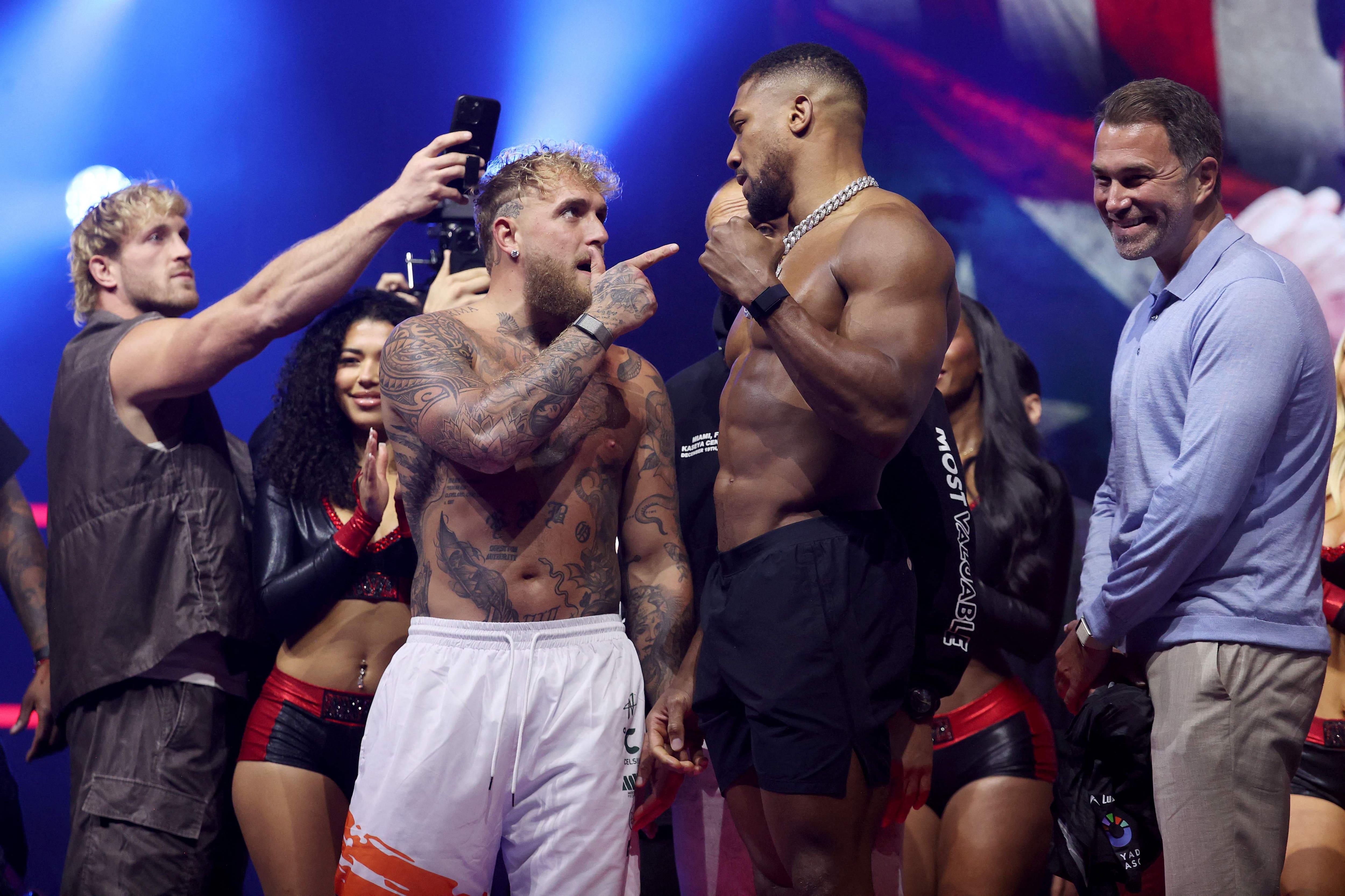 «Jake va ch*** dans ses culottes quand il va monter dans le ring», selon Russ Anber