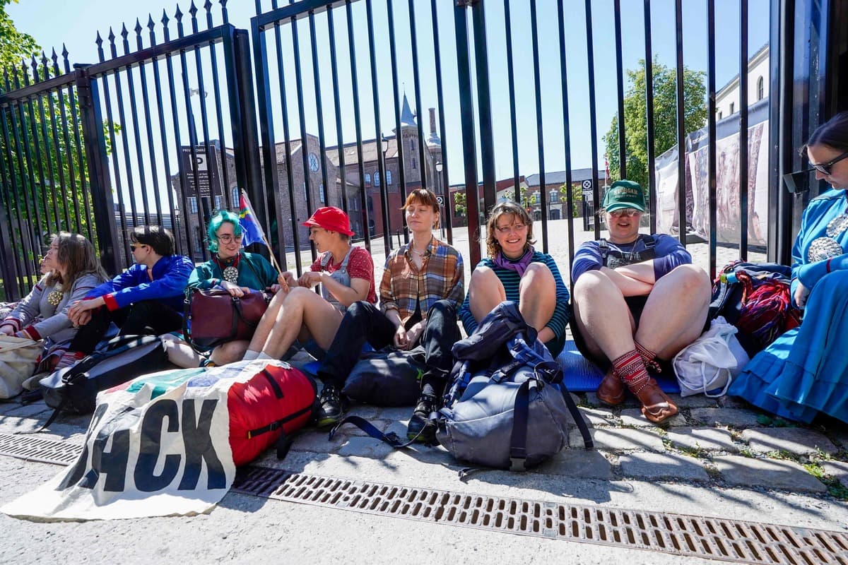 Ulovlige vindturbiner i Norge: Aktivister blokkerer statsministerens kontor