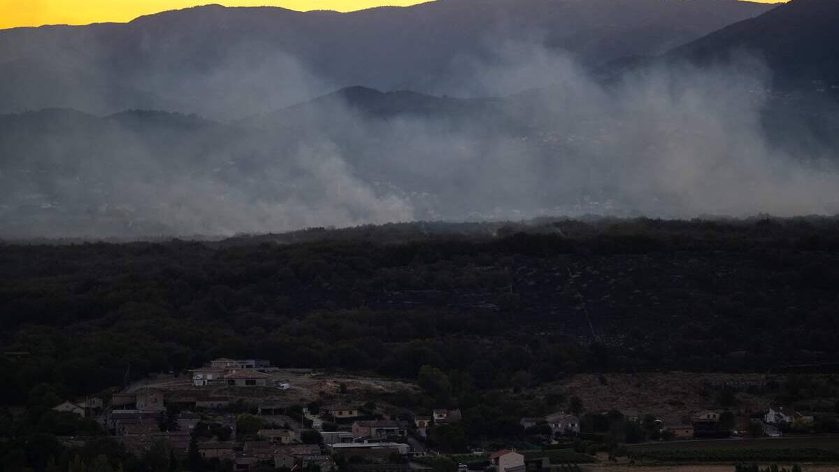 Un incendie ravage près de 1000 hectares en France