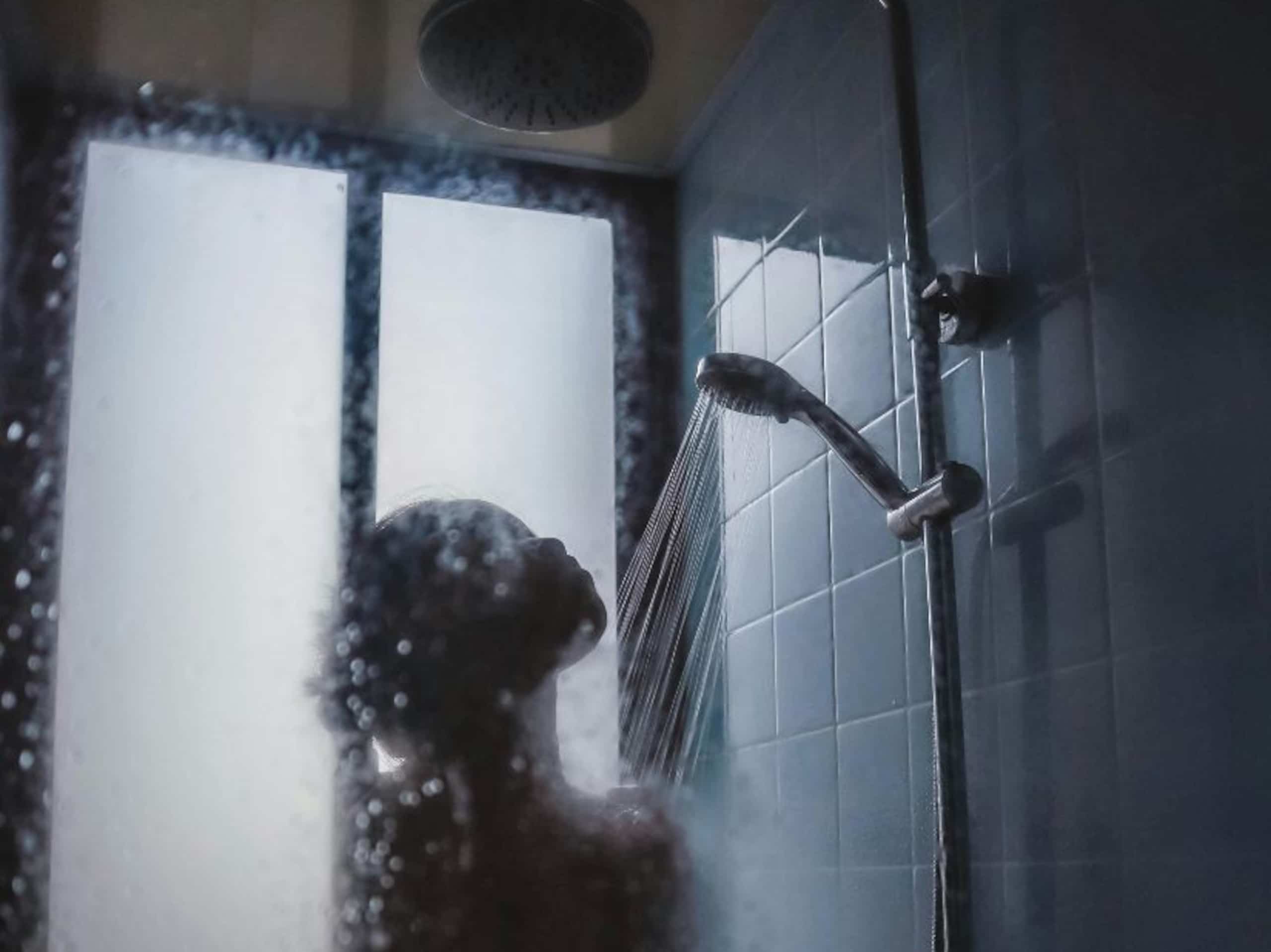 Voici pourquoi vous devriez prendre une «everything shower ...