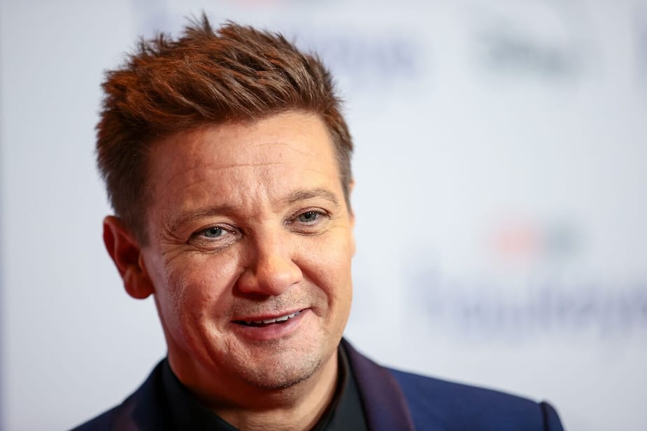 Image principale de l'article Jeremy Renner se blesse grièvement en déneigeant