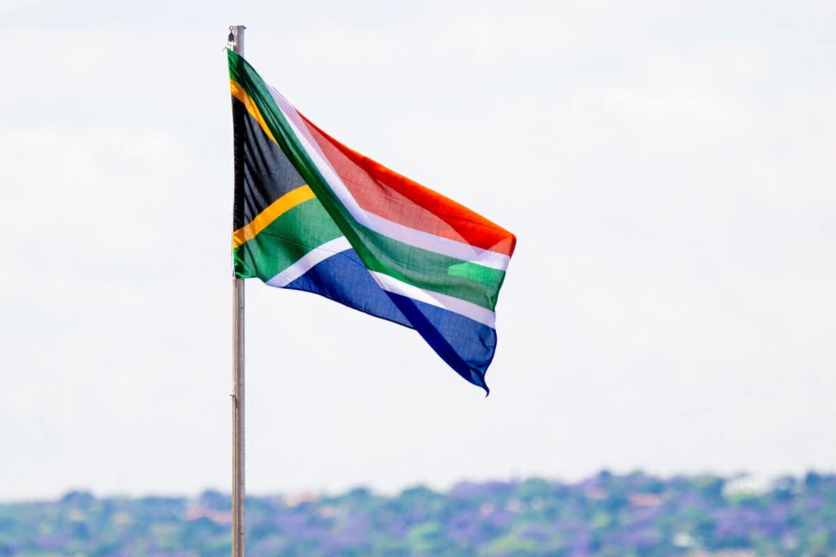 Afrique du Sud: des milliers d&eacute;filent pour la &laquo;souverainet&eacute;&raquo; apr&egrave;s les pressions am&eacute;ricaines