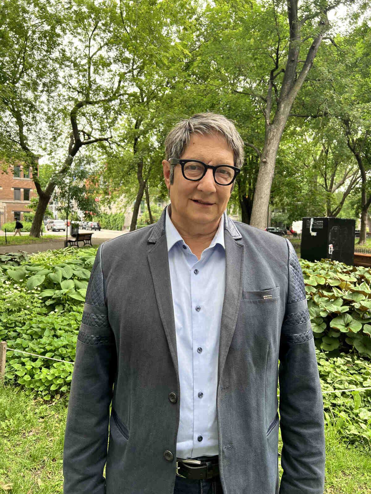 Robert Lepage est mal &agrave; l&rsquo;aise qu&rsquo;on le v&eacute;n&egrave;re autant