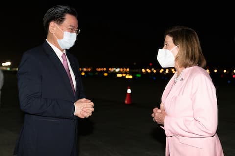 Joseph Wu ve Nancy Pelosi.
