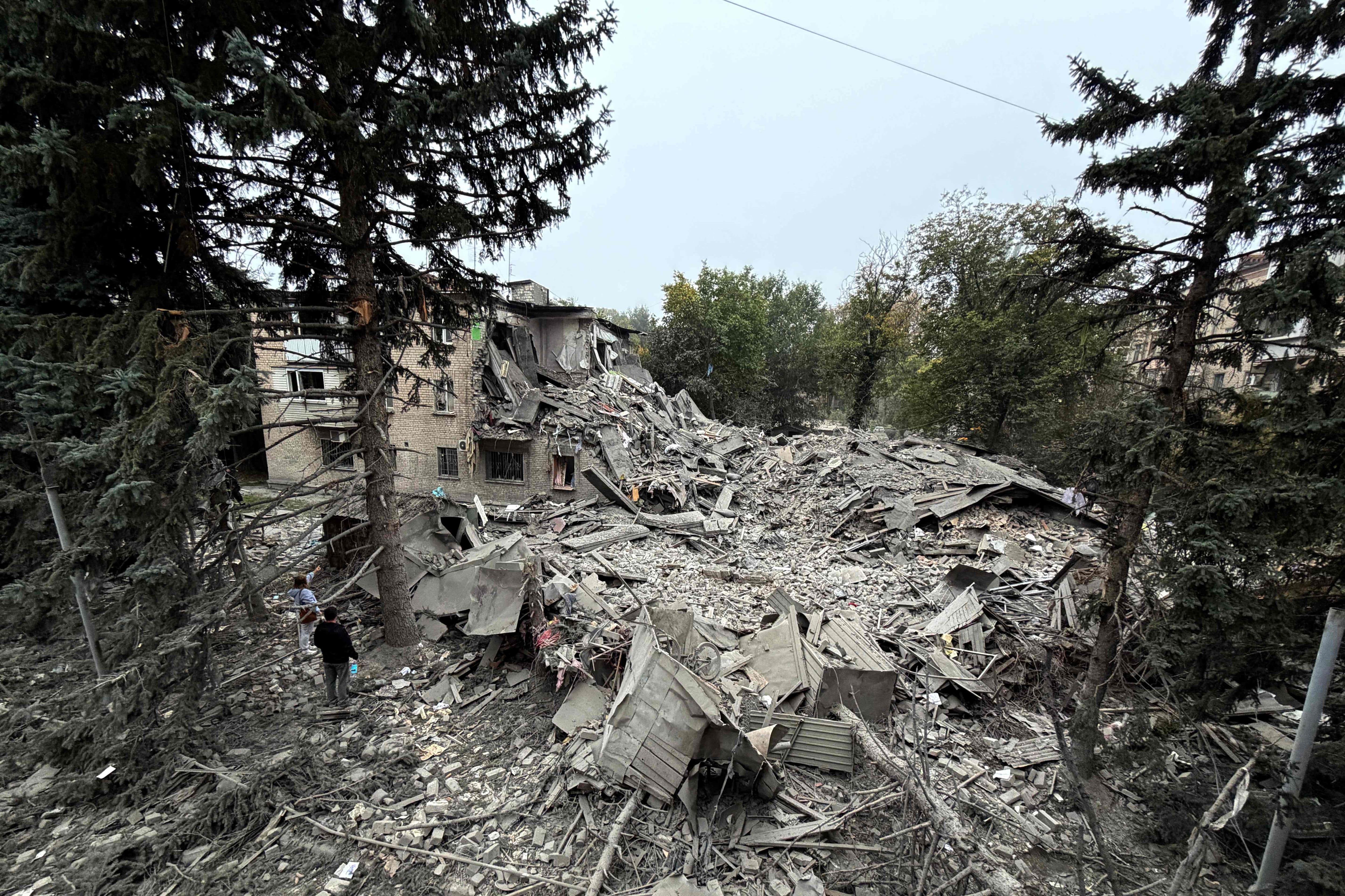 Ukraine : au moins 11 morts dont trois enfants dans des frappes russes