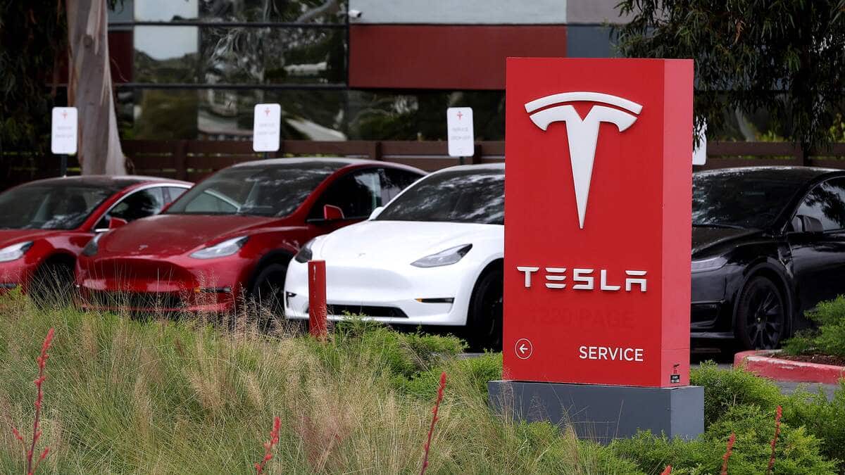Un motocycliste de 28 ans tué par une Tesla en « conduite entièrement autonome »
