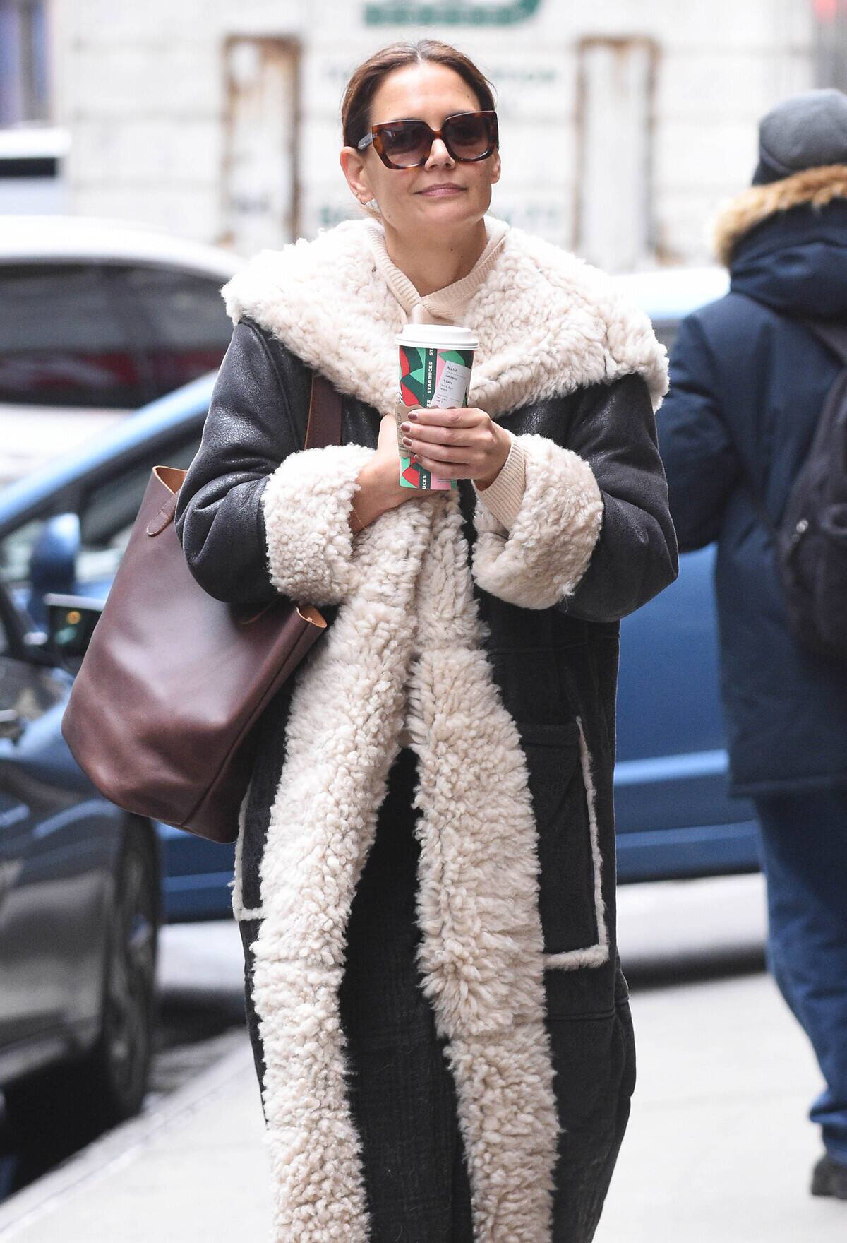 Katie Holmes porte la botte tendance du printemps