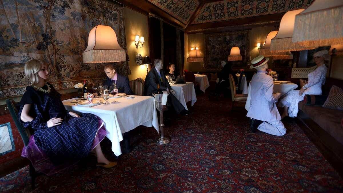 Pour le déconfinement, un restaurant étoilé vous accueille avec des mannequins TVA Nouvelles Pour le déconfinement, un restaurant étoilé vous accueille avec des mannequins TVA Nouvelles