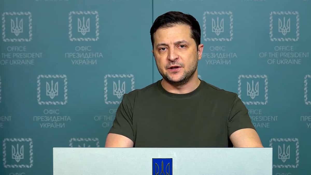 Zelensky appelle &agrave; interdire la Russie de &laquo;tous les ports&raquo; et &laquo;a&eacute;roports du monde&raquo;