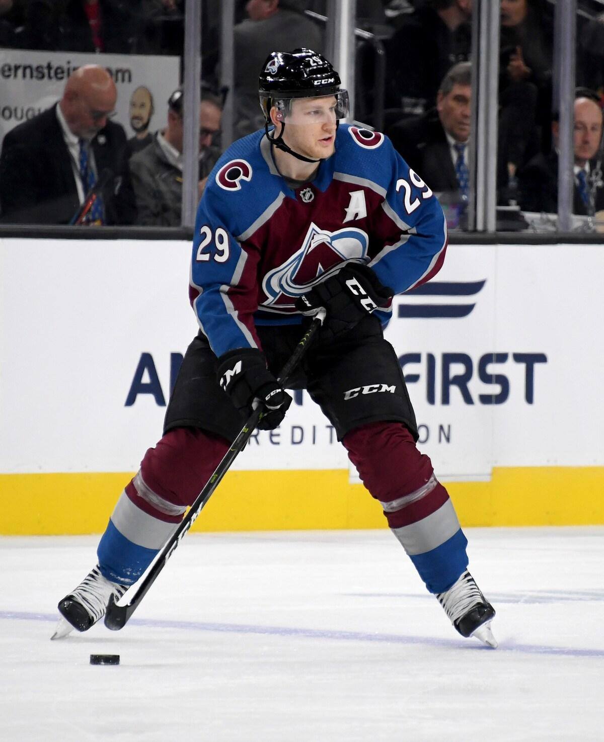Nathan MacKinnon une première depuis le départ des Nordiques JDM