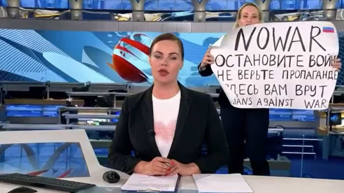 La manifestante condamnée à une amende et libérée