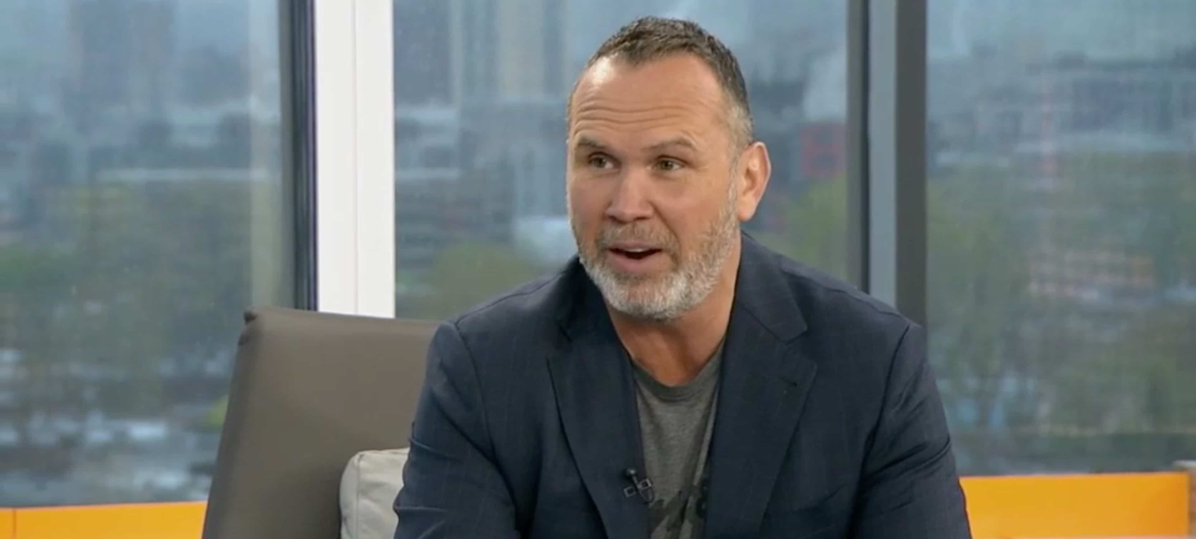 Il se confie à Gino sur son processus de deuil