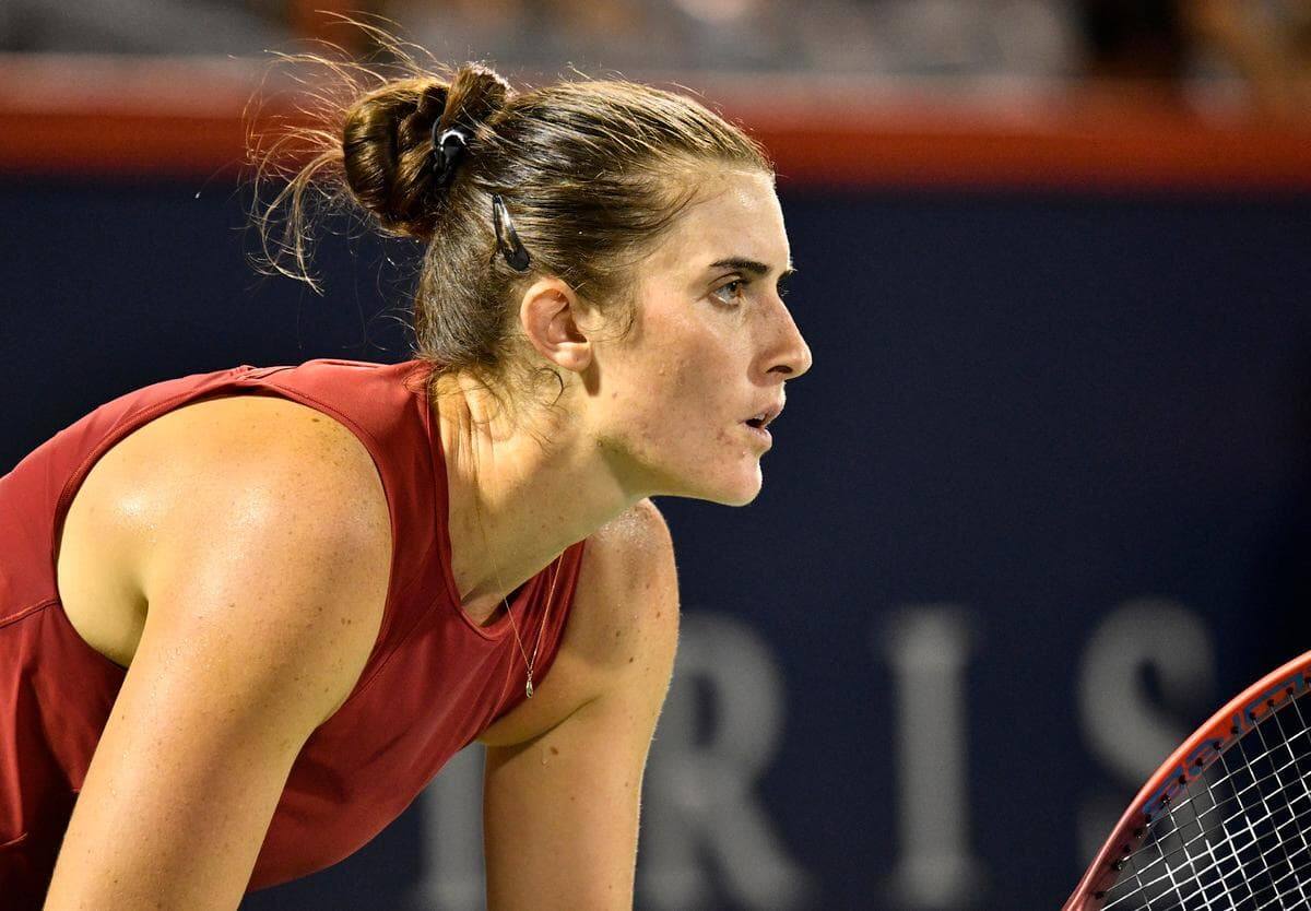 Omnium Banque Nationale: Rebecca Marino cause une immense ...