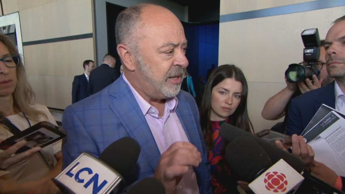 «Pas normal» qu’il y ait plus de fonctionnaires pour opérer le réseau de santé, signale Christian Dubé