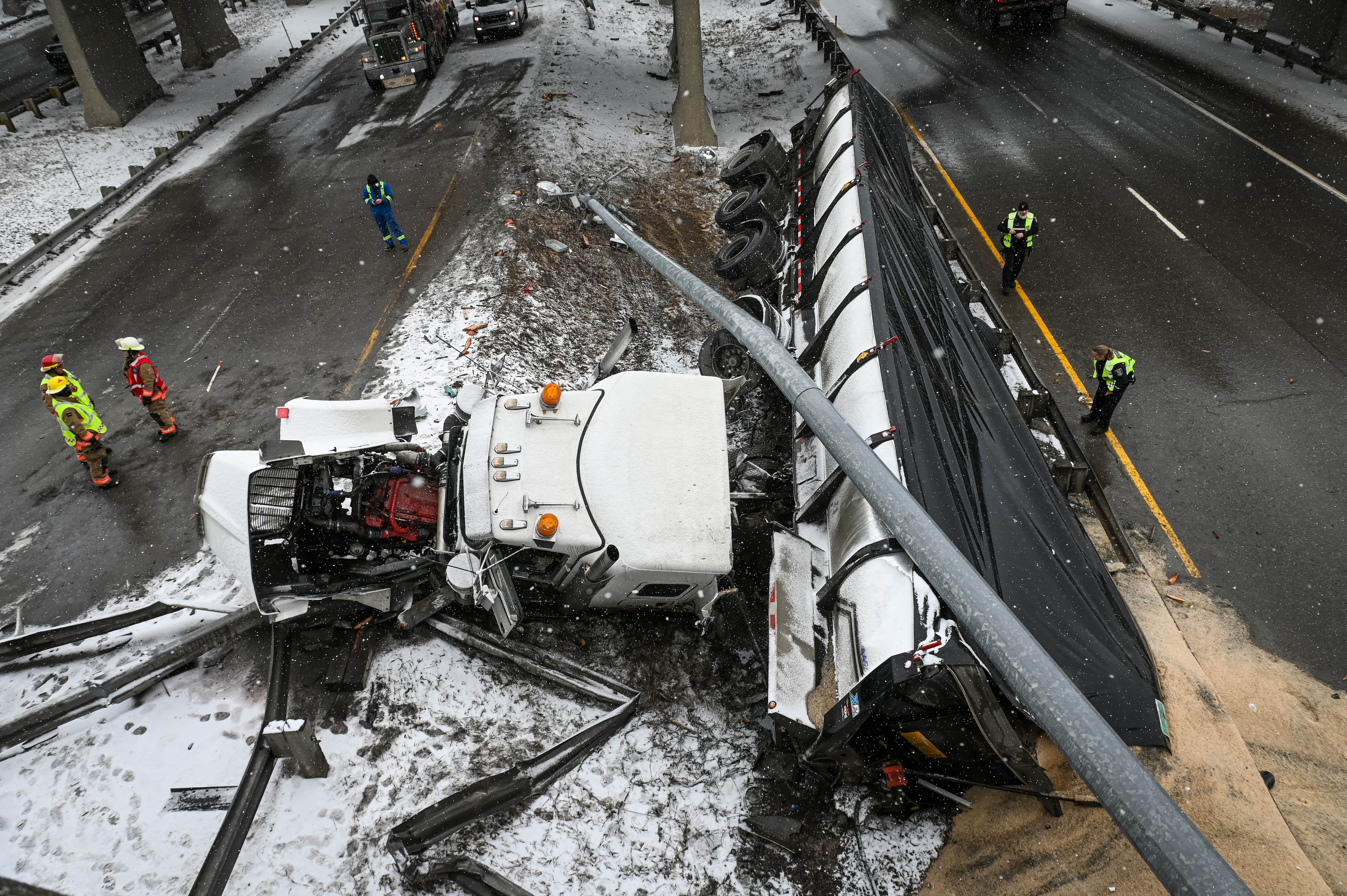 Un spectaculaire accident de la route impliquant six véhicules, dont un poids lourd, a fait un blessé grave.