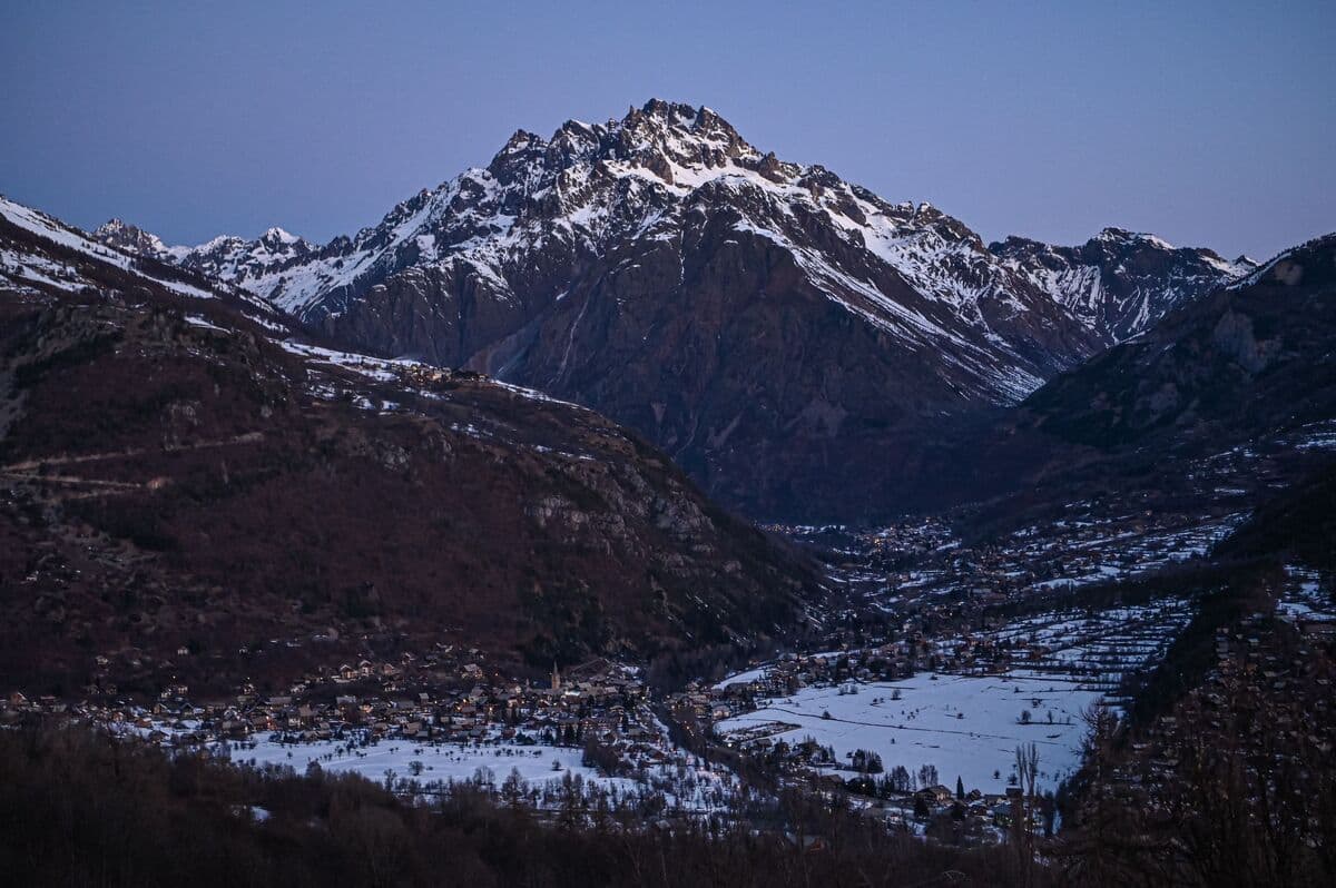 Un glacier s'effondre dans les Alpes italiennes et tue cinq personnes