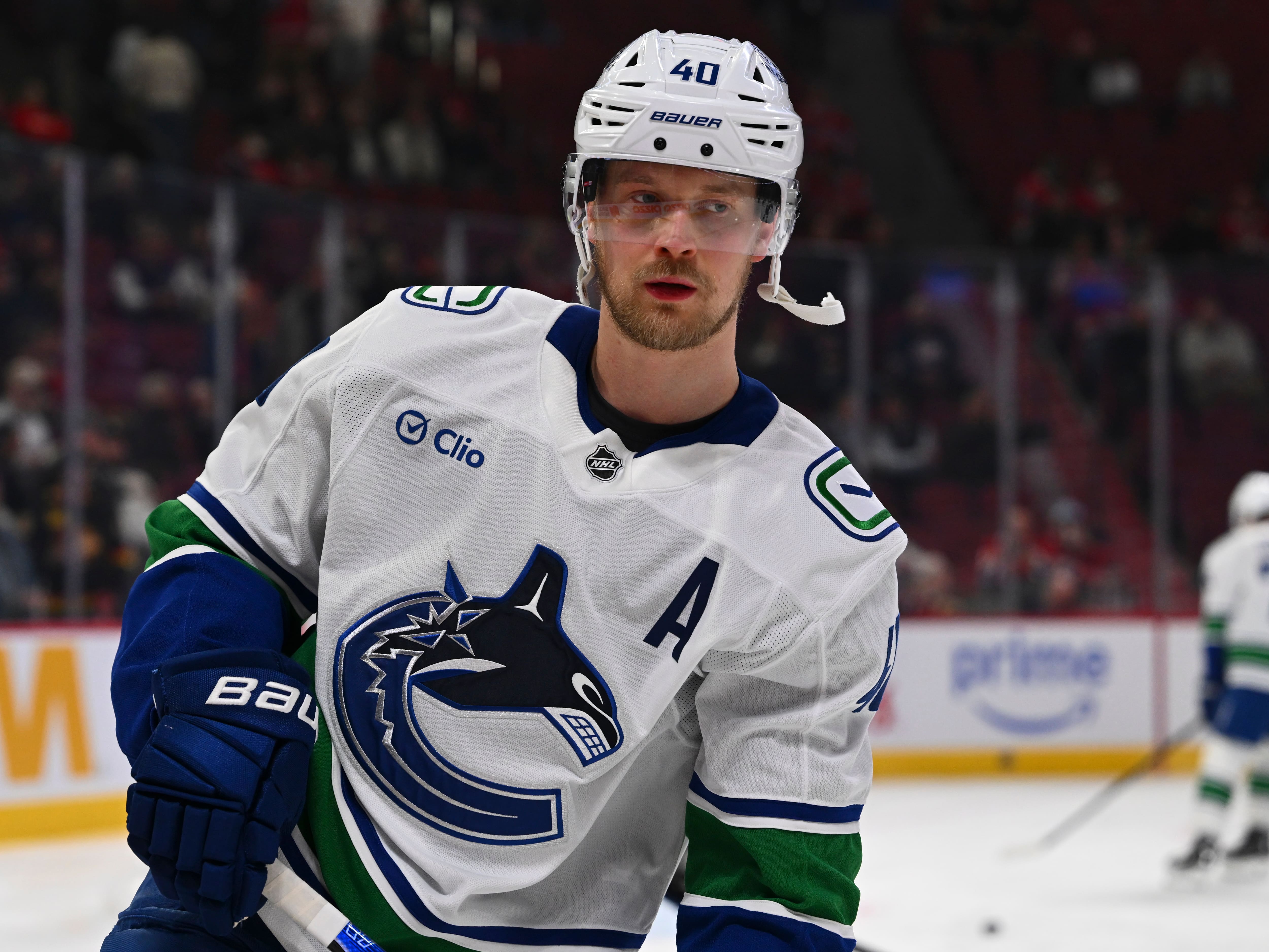 El delantero Elias Pettersson estuvo presente en Montreal con los Canucks el lunes 12 de enero de 2026 para enfrentar al canadiense.