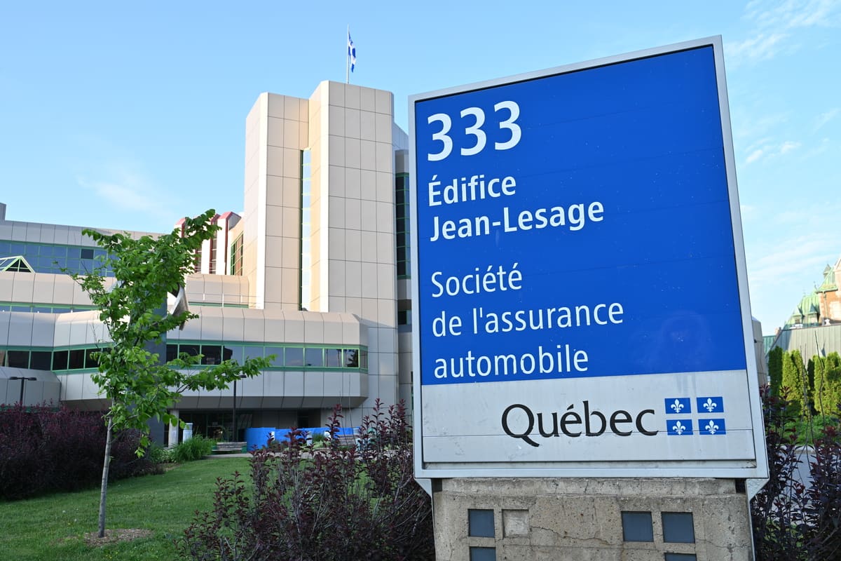 Irrégularités, fractionnement des contrats et manque de transparence