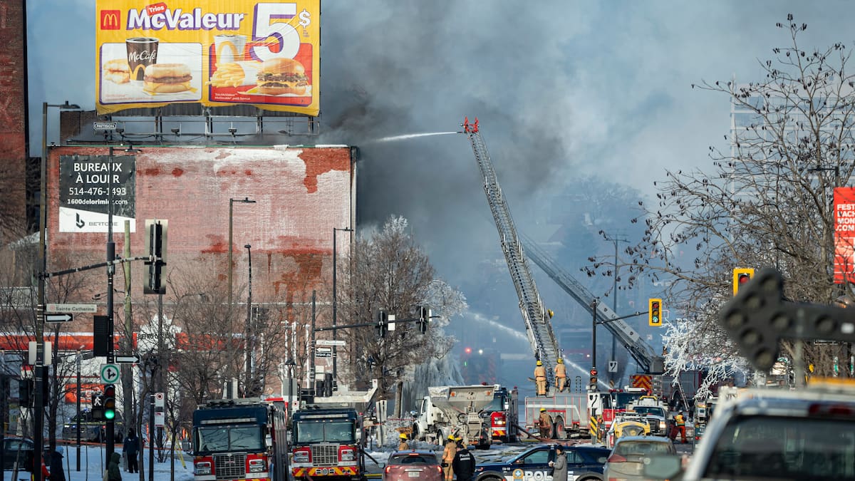 Incendie près du pont Jacques-Cartier: l’accès entre De Lorimier et le centre-ville rouvert à la circulation