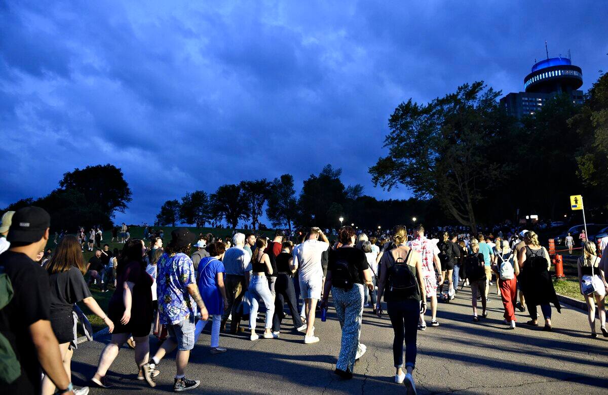 [EN IMAGES] Mardi noir pour le FEQ: l'organisation forc&eacute;e d'&eacute;vacuer les sites et d'annuler les spectacles