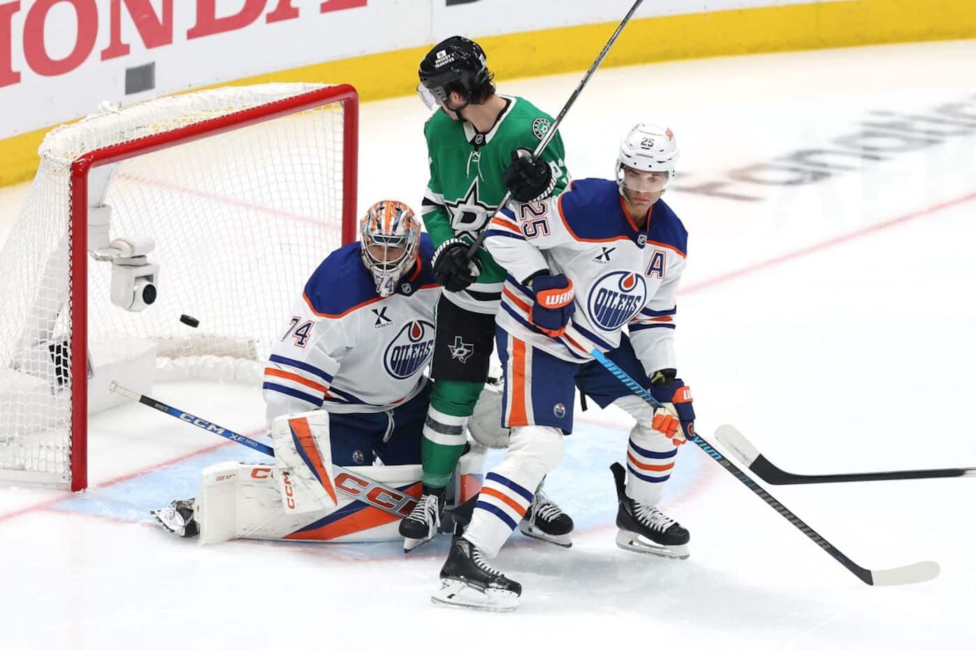 Draisaitl & McDavid's Third Period Strategy Against the Oilers Connor McDavid and Leon Draisaitl