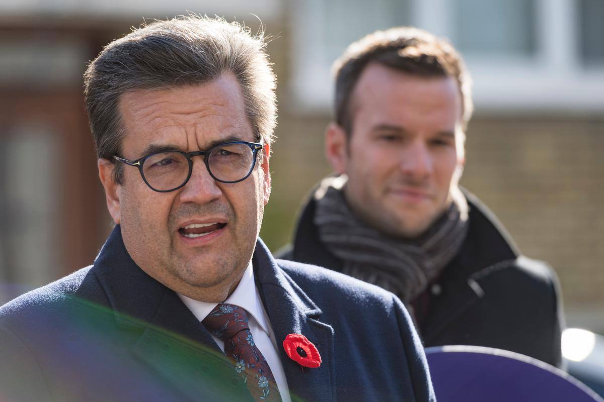 Denis Coderre a gagn&eacute; 458 263$ en 2020